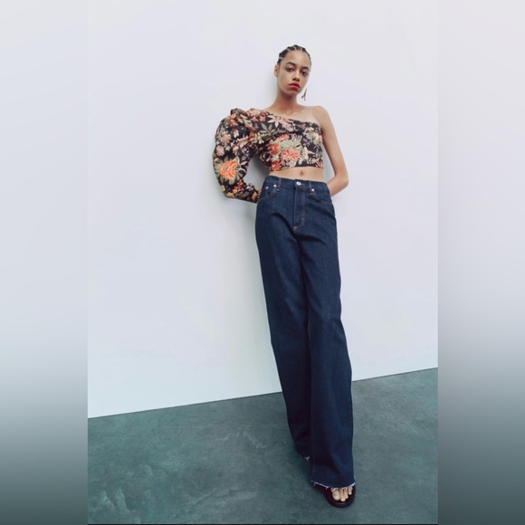 Zara Floral Printed Asymmetrical Crop Top - Picture 2 of 9